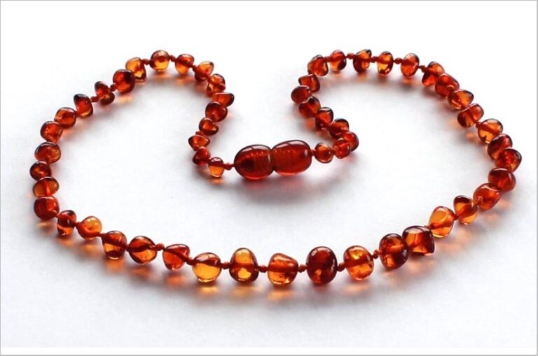 Amber Necklace Benefits - featued image