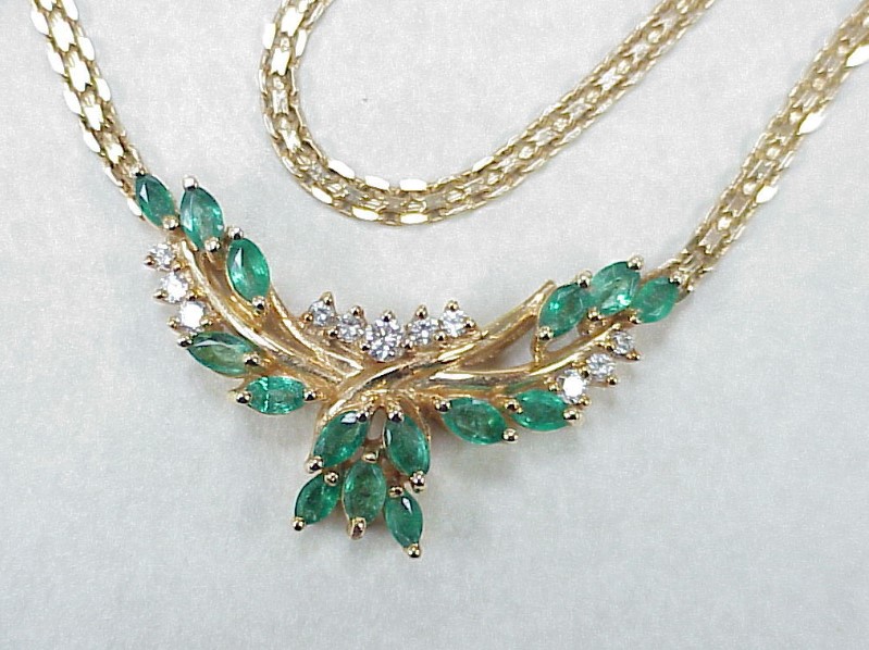 Antique Emerald Necklace Gold