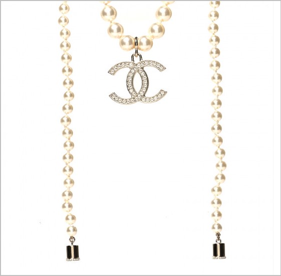 Chanel Airpods Necklace