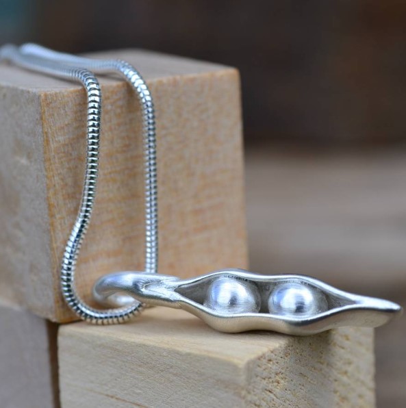 2 peas in a pod necklace - featured image