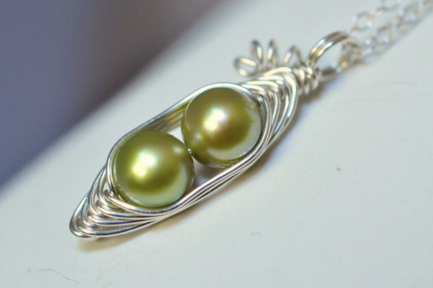 2 peas in a pod necklace